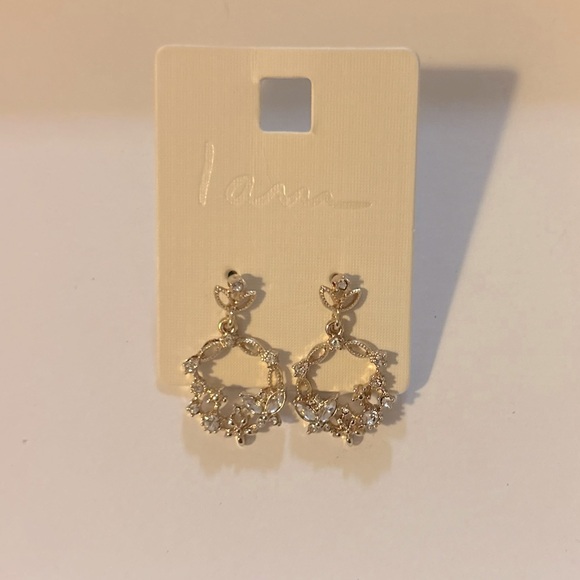 NWT Floral Crystal Gold Earrings - Picture 5 of 6